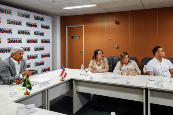 Governador Jerônimo Rodrigues se reúne com prefeita de Araci para discutir investimentos no município